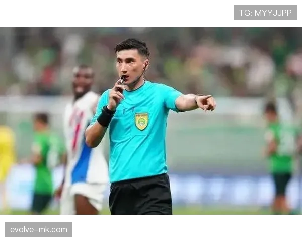 中超VAR再引争议：裁判判罚成球迷热议焦点