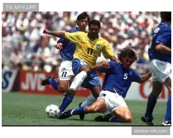 《马尔蒂尼战术智慧》解析现代足球坚固防线与灵活进攻的重要性