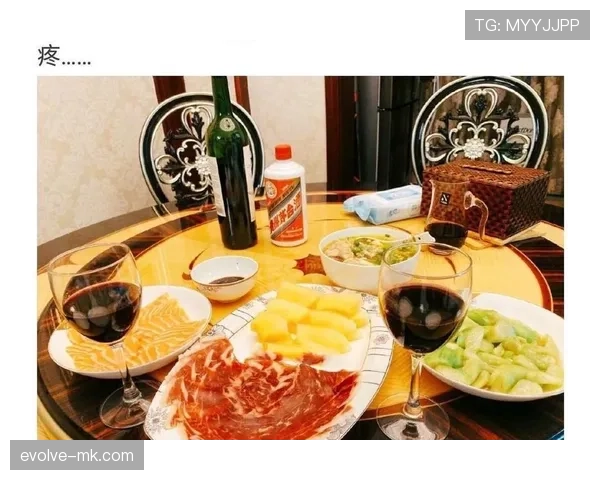 陆光祖又把名表当早餐摆拍，桌上一堆外卖盒，两种世界同框有毒